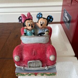 Jim Shore Disney Traditions - Minnie and Mickey in Car Figure